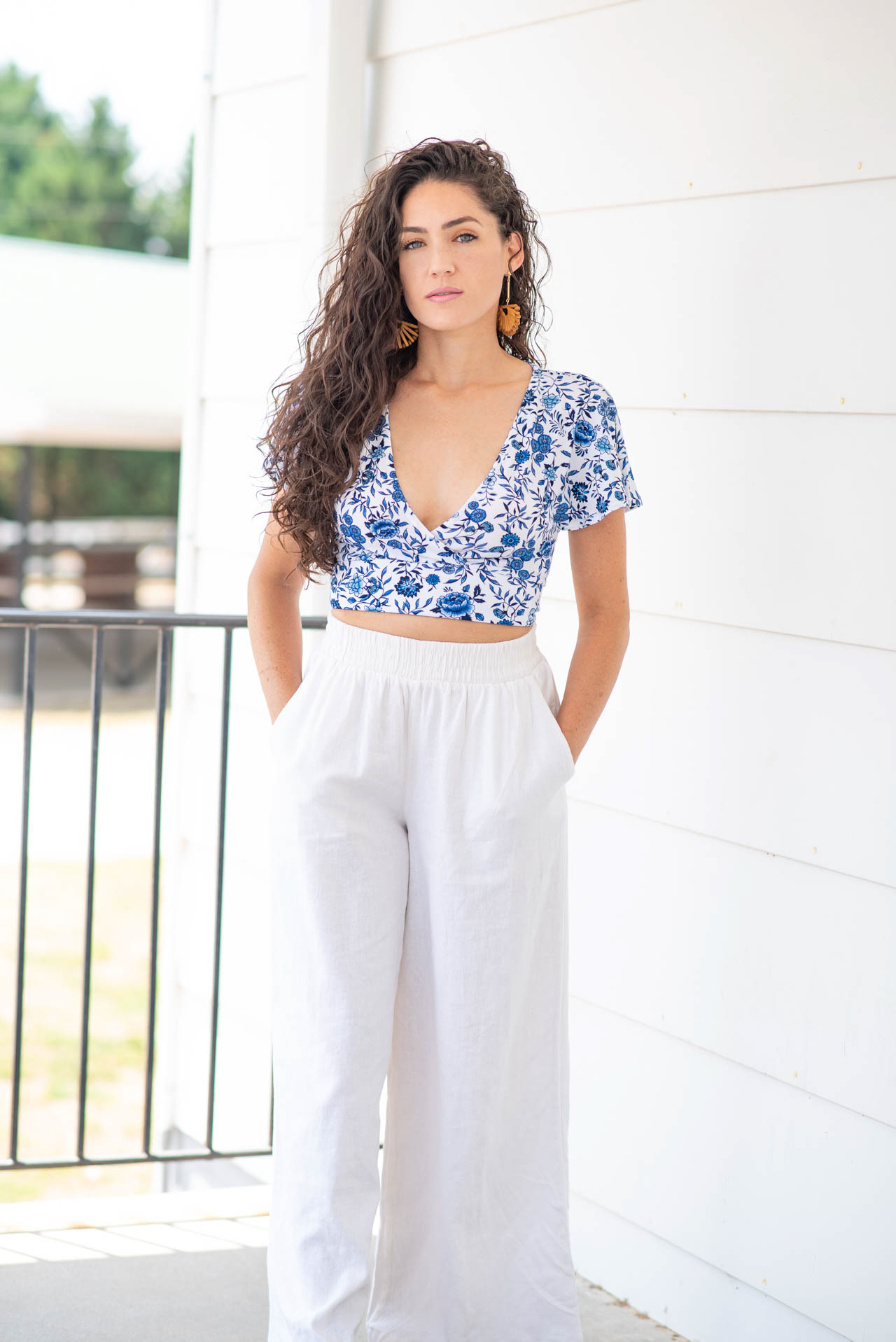 Floral Blue Crop Top & White Pants - Wander Color - a travel & lifestyle blog by Erica Valentin