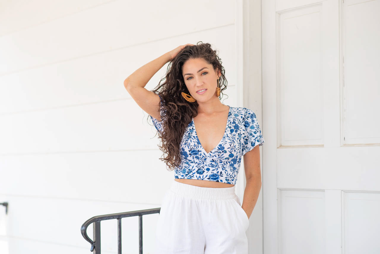 outfit post: white floral lace shell, blue cropped pants, nude