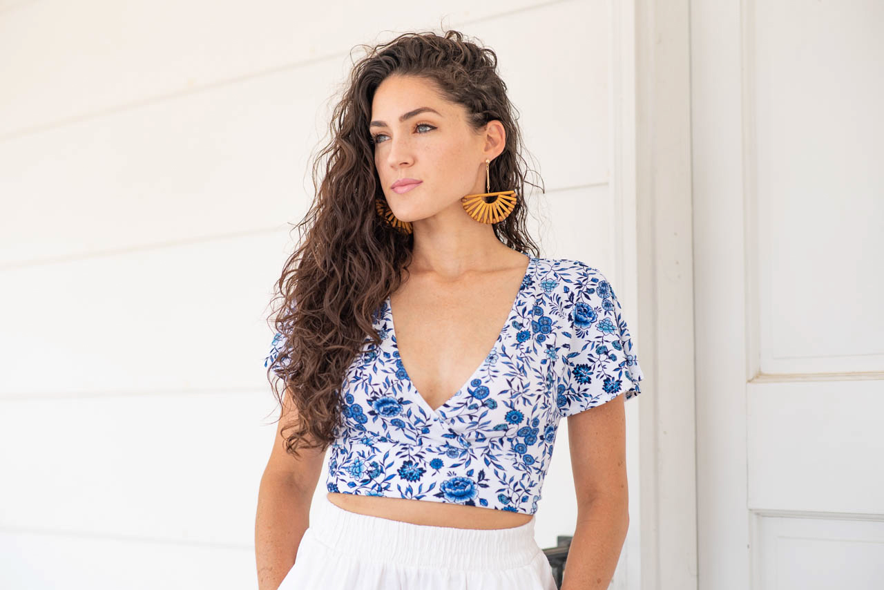 crop top, open back crop top, atlanta blogger, style blogger, live style travel, erica valentin blog, atlanta bloggers, fashion bloggers, floral crop top, summer outfit ideas, boho style,