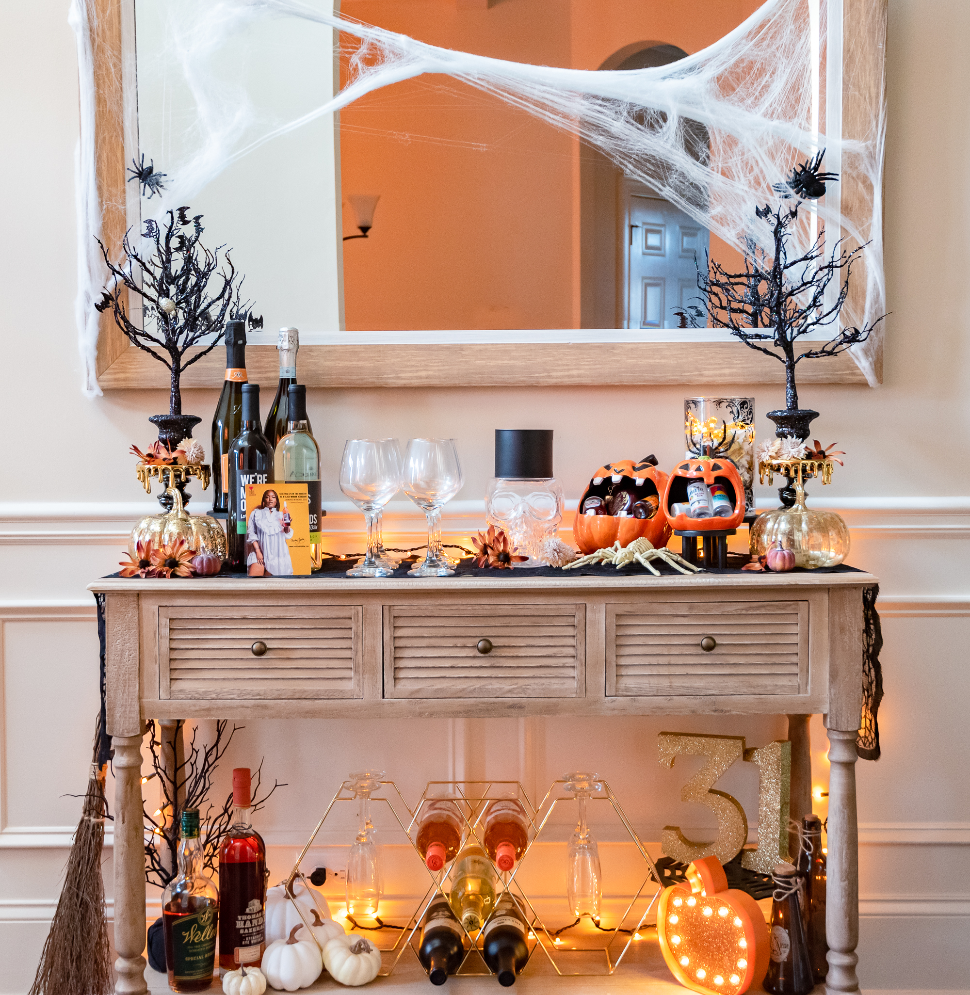 bar table, halloween decor, halloween bar table