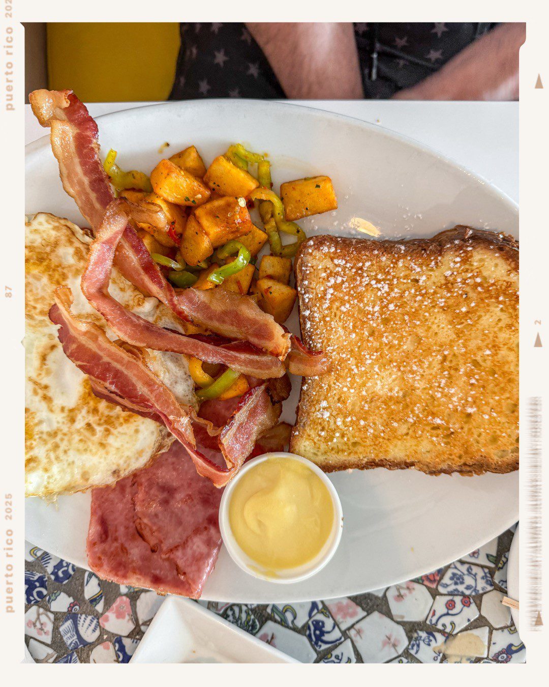 mofongo benedict, best breakfast in aguadilla, best breakfast in puerto rico, where to eat in puerto rico, best place to eat in puerto rico,, best places to get breakfast in puerto rico
